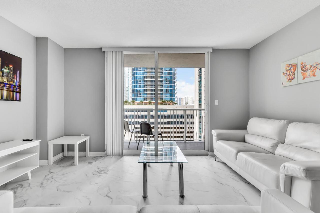 The Club At Brickell Bay Luxury Suites Miami Eksteriør billede