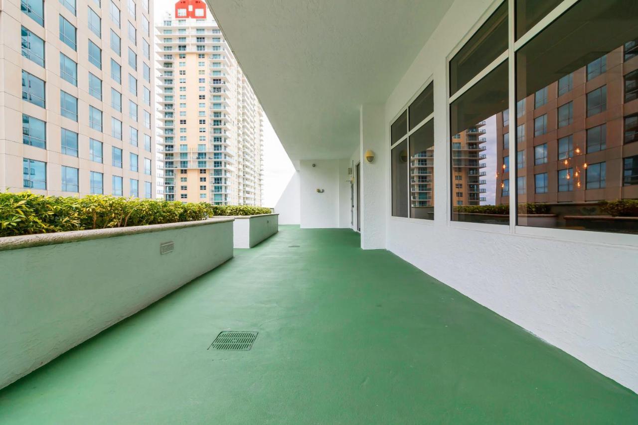 The Club At Brickell Bay Luxury Suites Miami Eksteriør billede